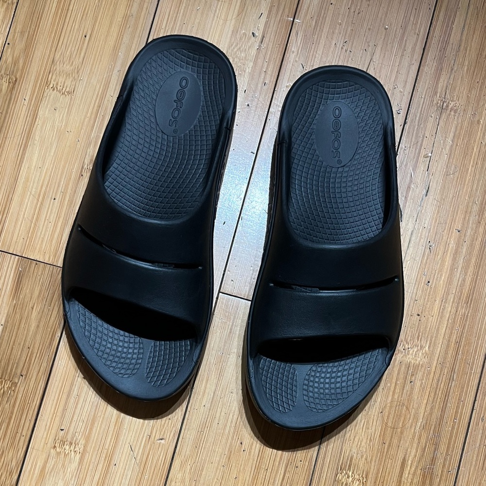 NWOT OOFOS OOahh Slide Sandals Black Size EU 37 W:6 M:4